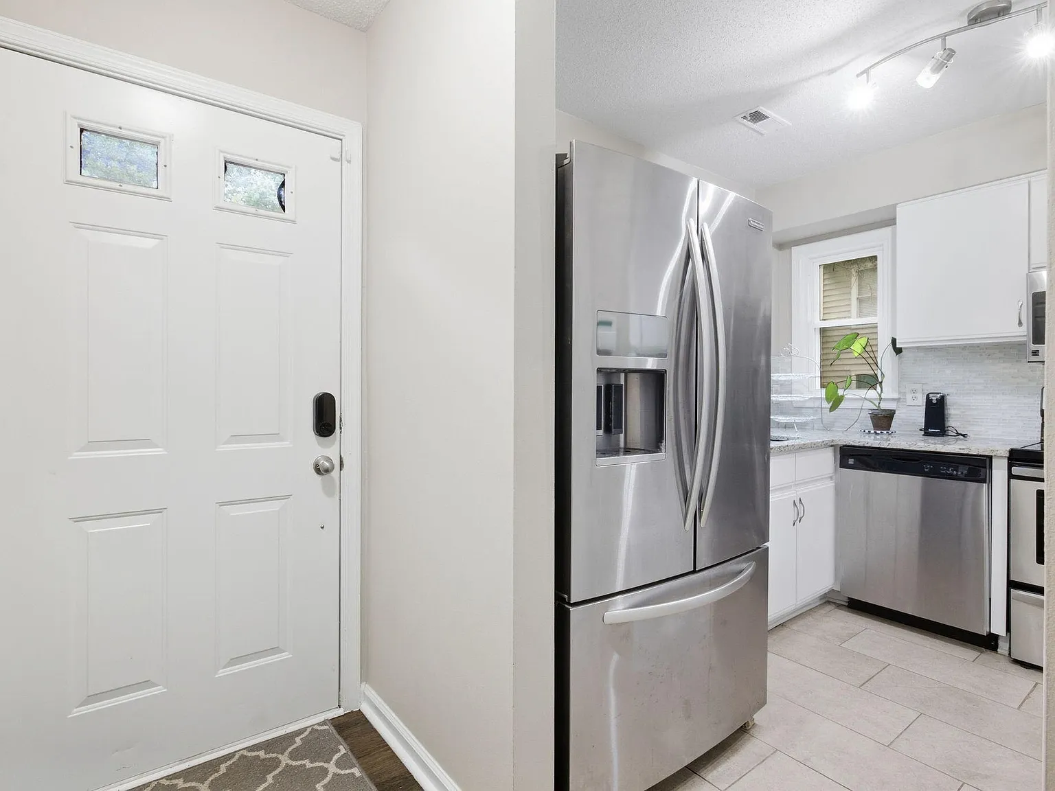 2 bed, 2.5 bath, $1,625 — Photo 3