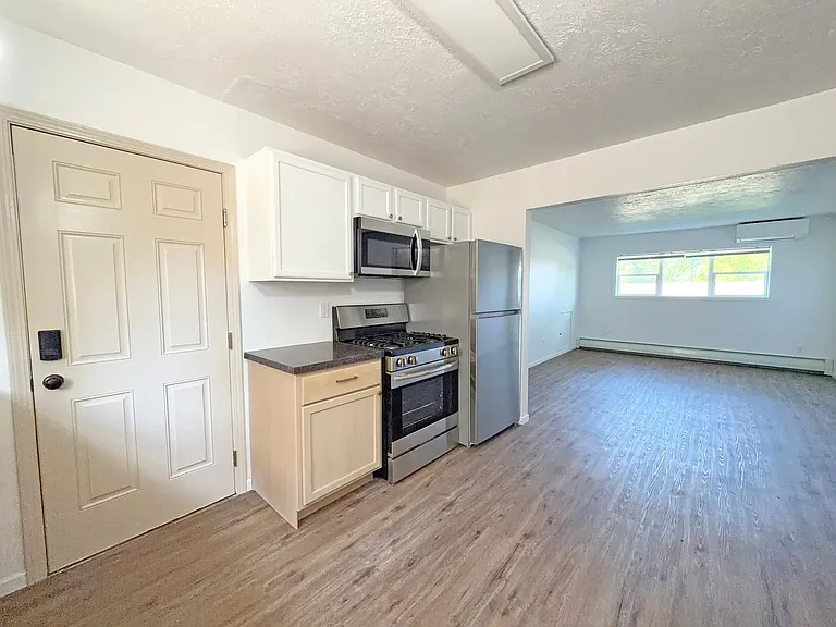 Remodeled 2 Bed, 1 Bath in a Convenient Central Location — Photo 11