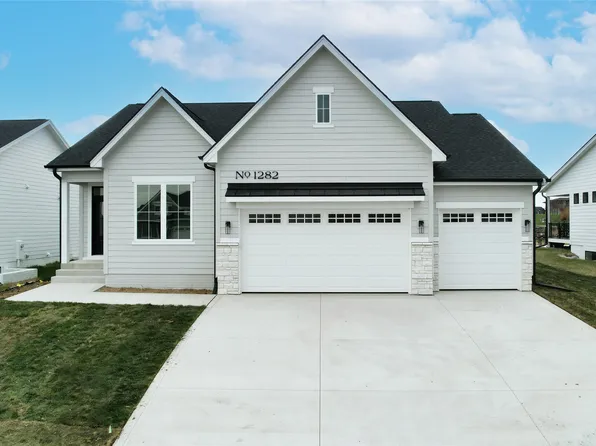 1282 S 92nd St, West Des Moines, IA 50266