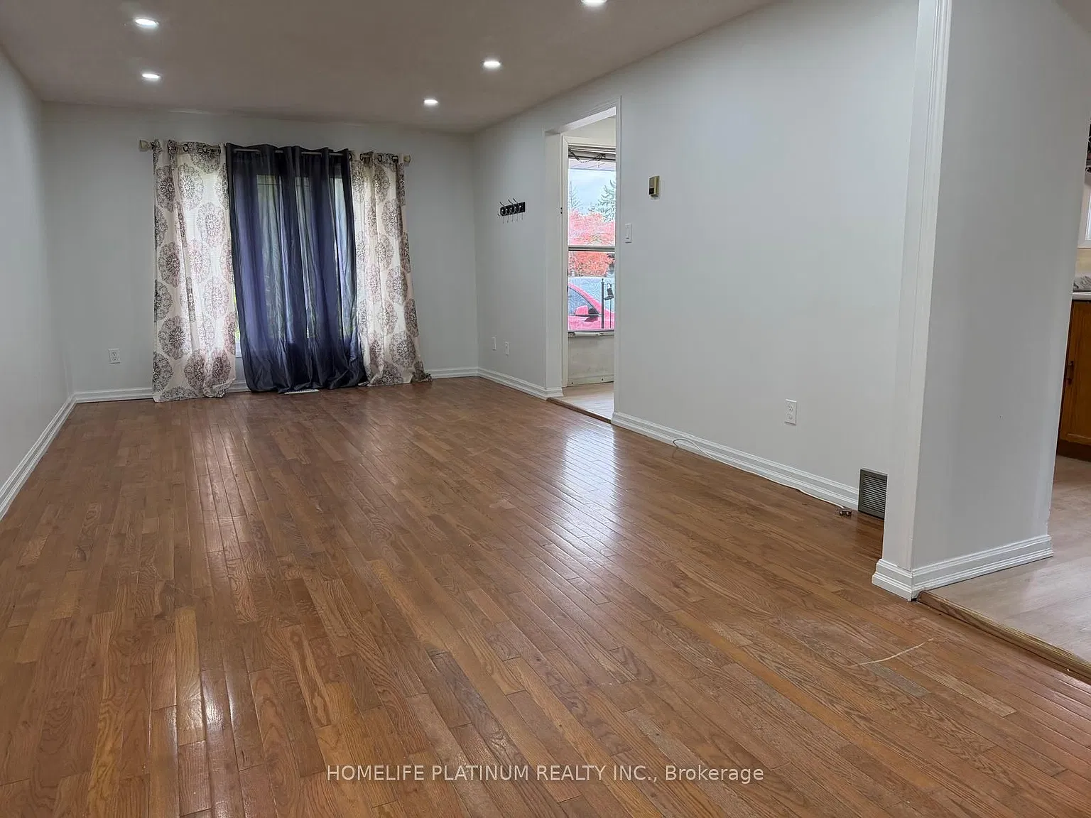 4 bed, $2,500 — Photo 3