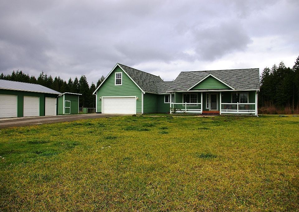 Newer rambler on 5.4 acres