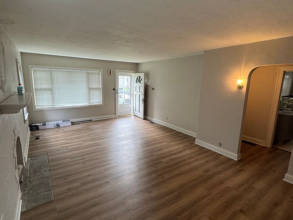 2nd image of 2828 Grace Ave
