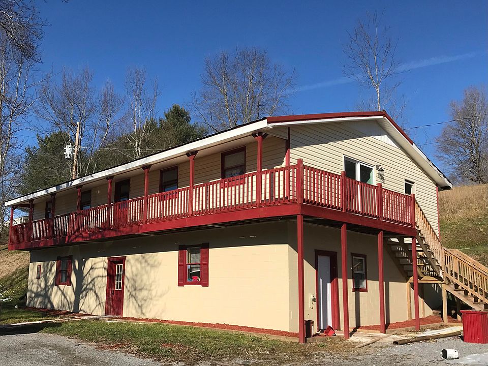 1st image of 107 Sampson Dr #1