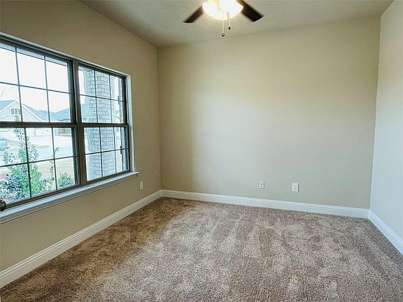 4th image of 517 Redbud Dr