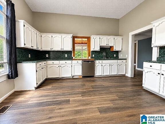 4th image of 2030 Clarendon Ave