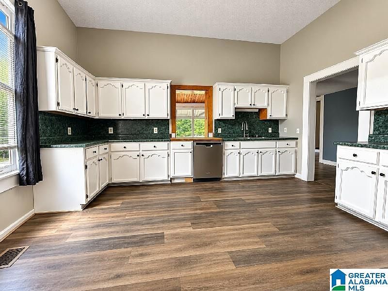4th image of 2030 Clarendon Ave