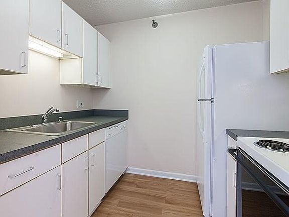 5th image of 1212 N La Salle St #2608