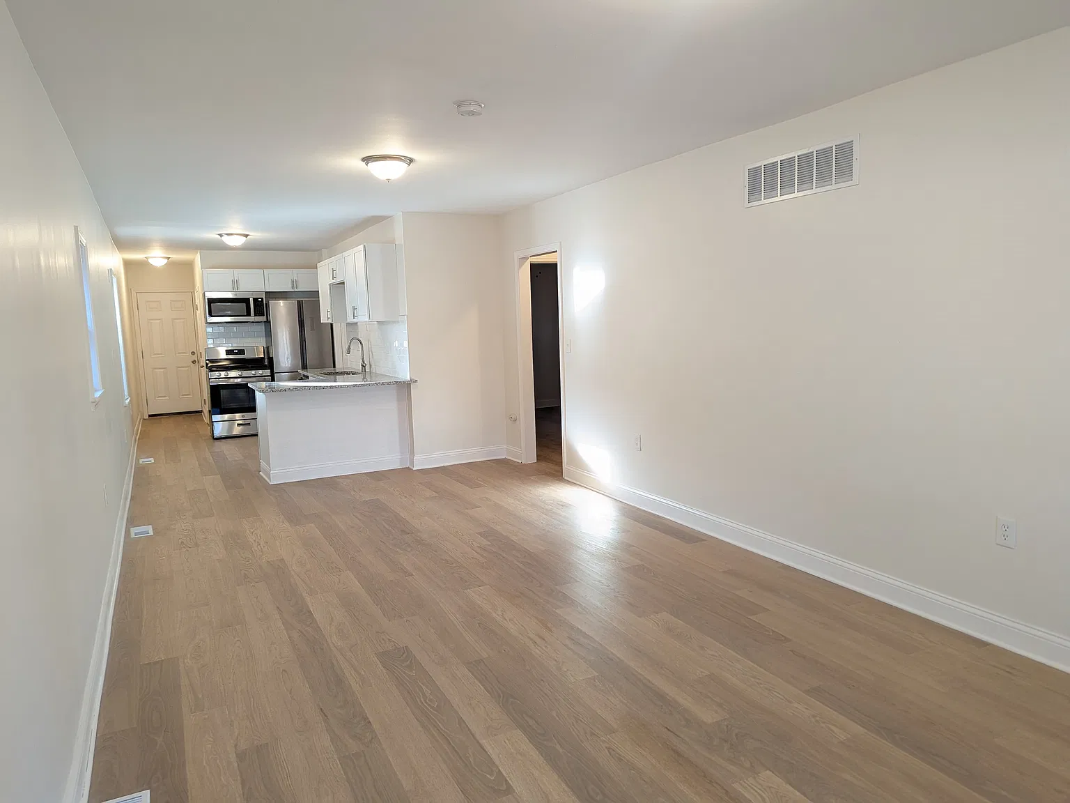 3 bed, 1078 sqft, $1,695 — Photo 4