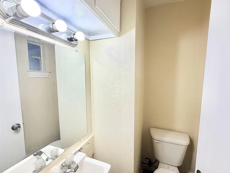 6257 Manor Rd #B — Photo 3