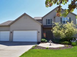 201 Crestview Ln, Lake Mills, WI 53551