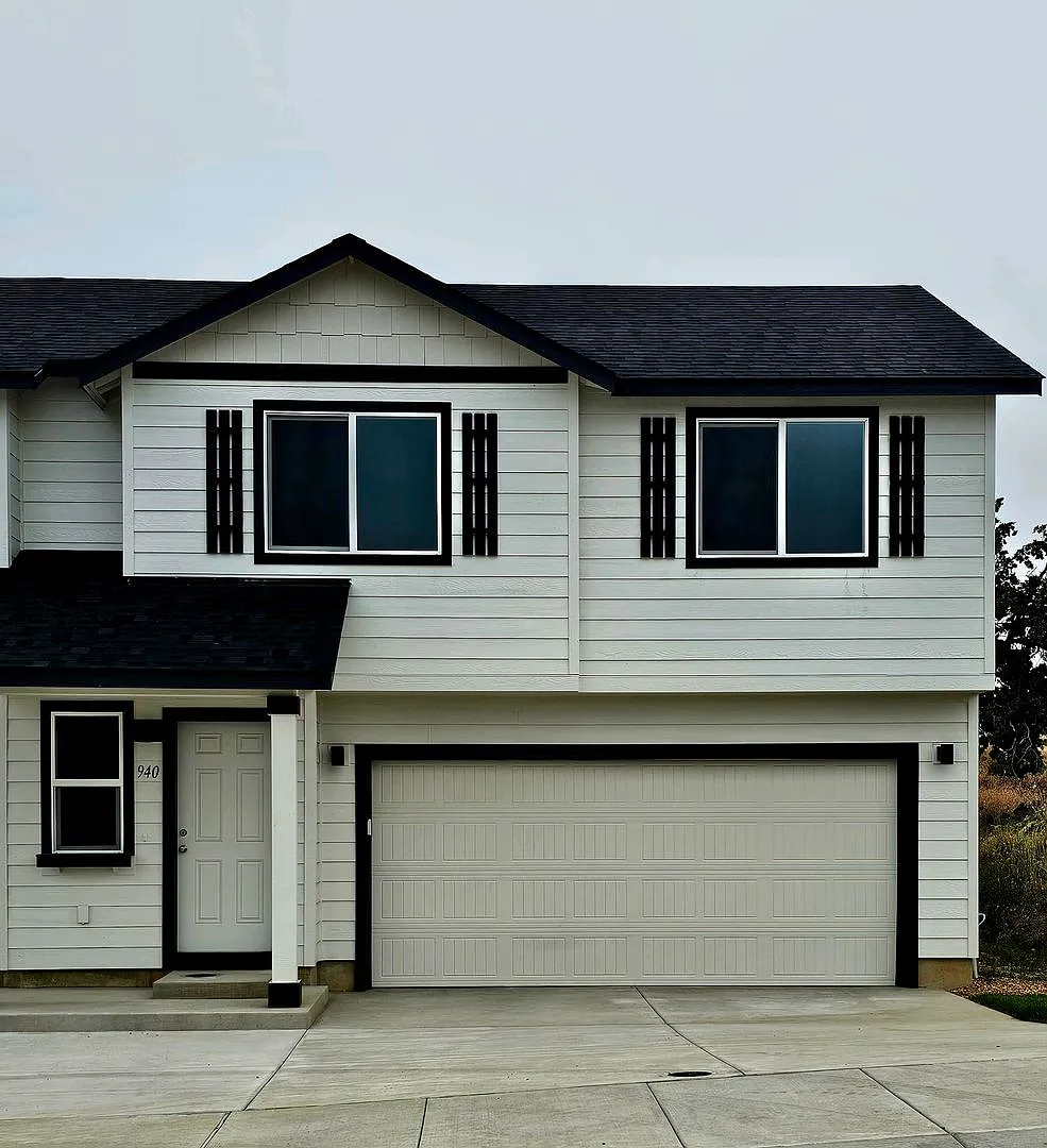 New lower monthly rent *First full month FREE- with 12 month lease* OAC — Photo 1