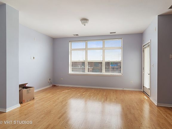 2nd image of 2923 N Clybourn Ave Unit 404