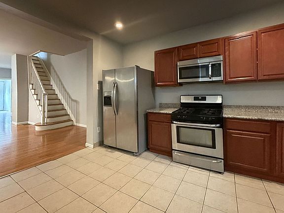 5th image of 1620 S 22nd St
