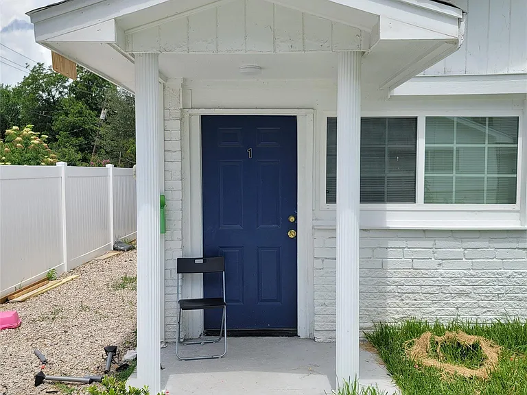 3823 Lydia St #2 — Photo 2