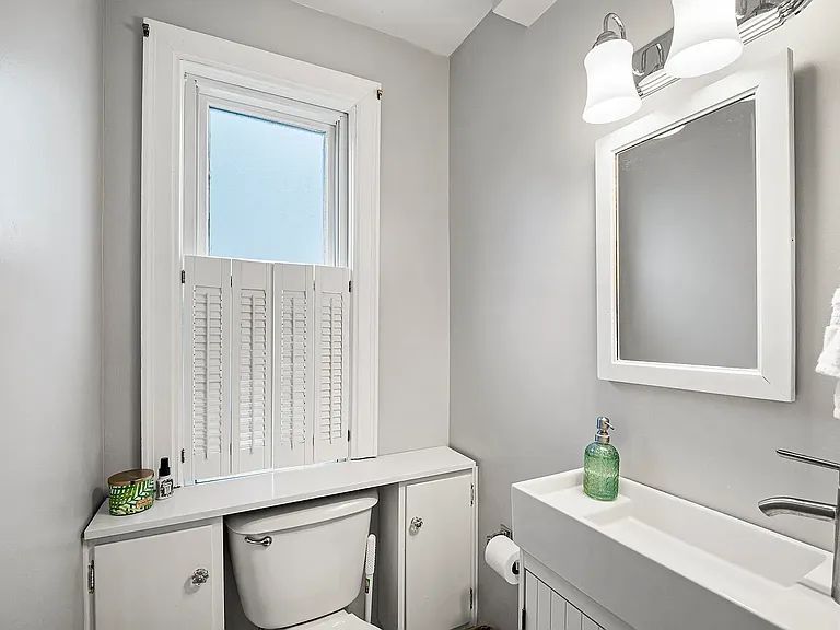910 Vine St — Photo 9