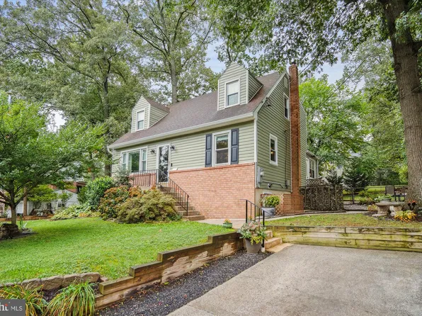 9915 Dubarry St, Glenn Dale, MD 20769