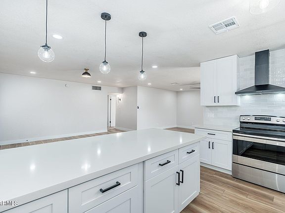 4th image of 5919 W PINCHOT Avenue