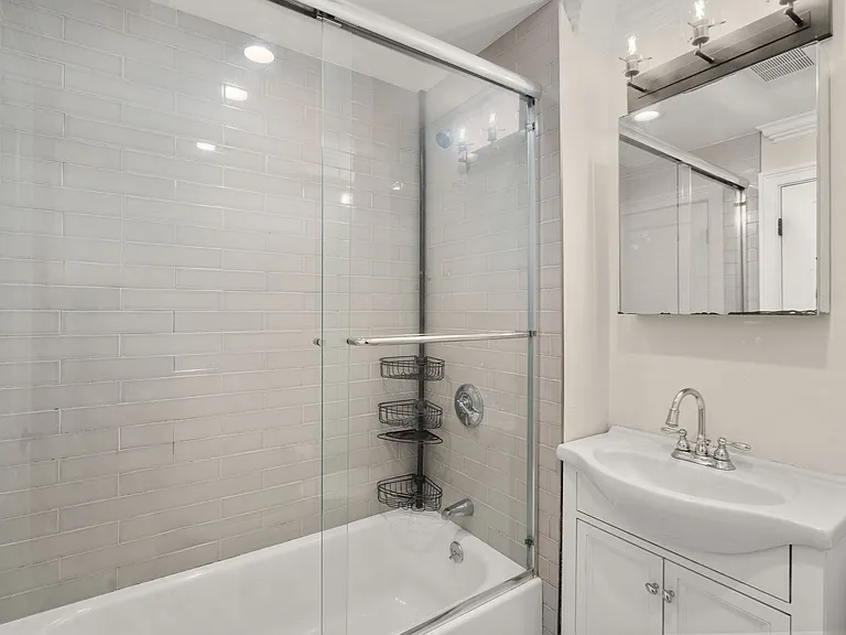39 W Walnut Park #1 — Photo 6