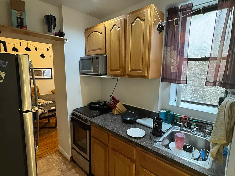 530 E 13th St #18 — Photo 2