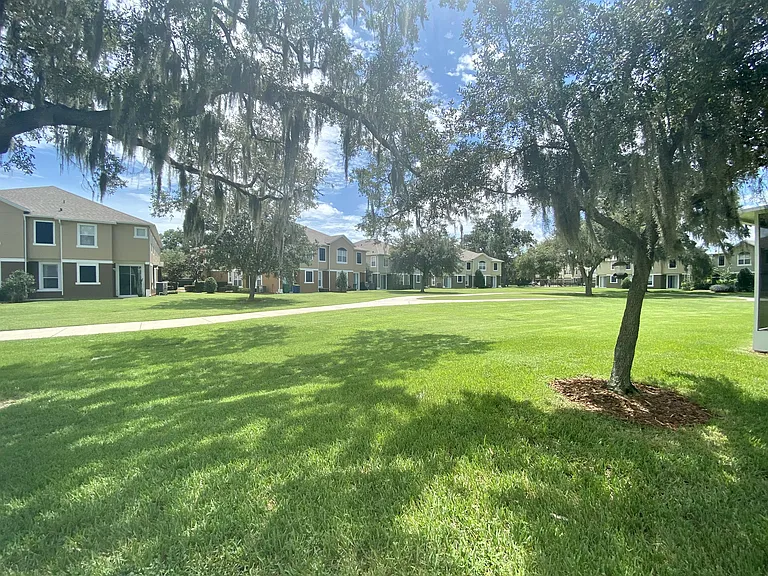 1343 Broken Oak Dr #B — Photo 17