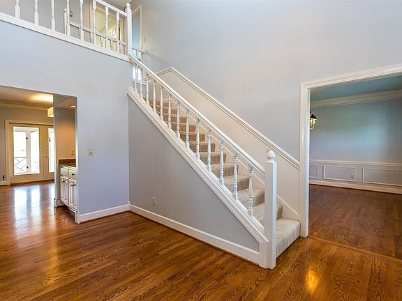 5th image of 631 Grabruck St