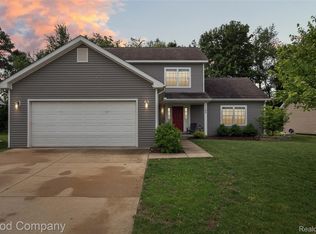 1123 Tartan Ln, Commerce Township, MI 48390