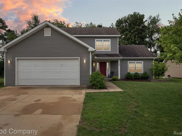 1123 Tartan Ln, Commerce Township, MI 48390