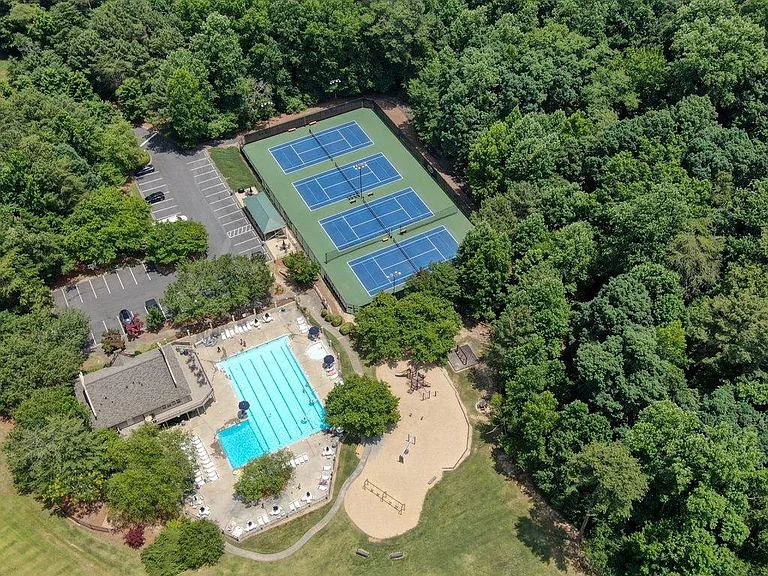 Amazing neighborhood amenities
