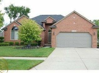 21331 Venice Dr, Macomb, MI 48044