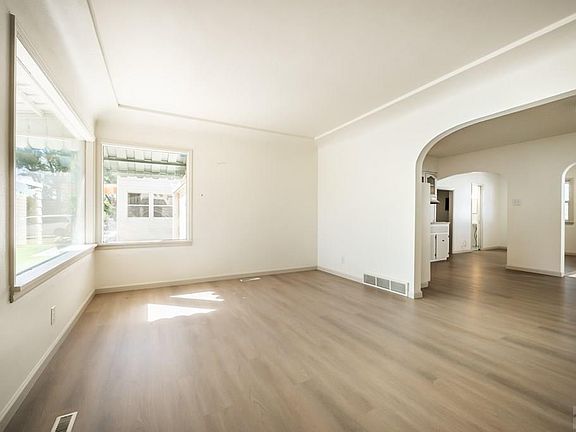 5th image of 527 Gaylord Ave