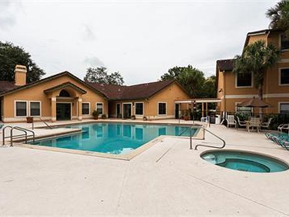 5th image of 3004 Parkway Blvd APT 208