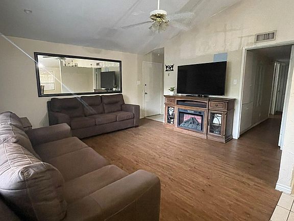 2nd image of 3702 Glacier Ln