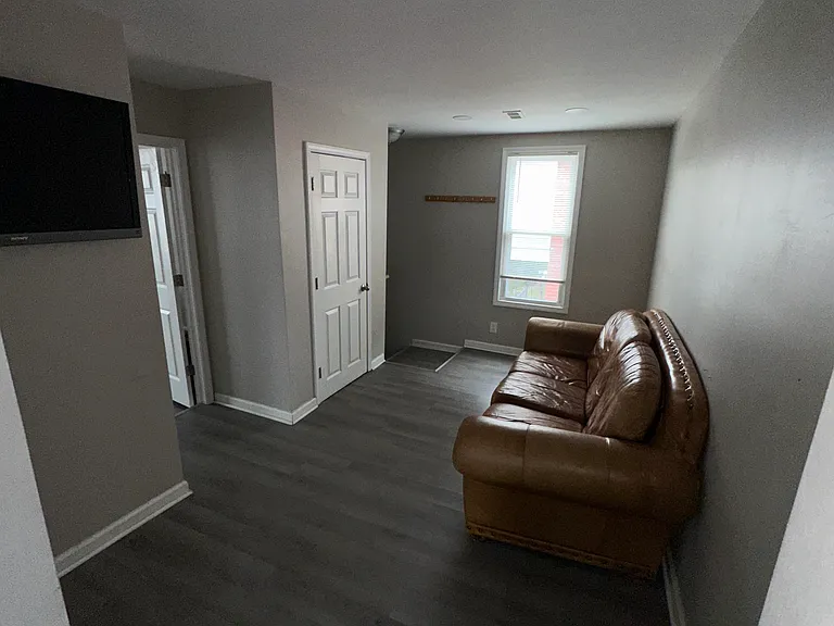 2433 Pulaski St #2 — Photo 10