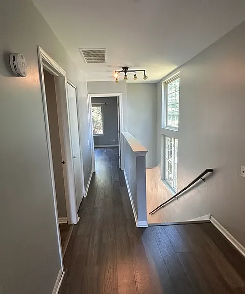 719 Blossom Ct — Photo 7