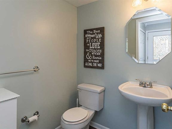 4th image of 749 Lakefield Dr