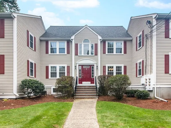 53 Brook St, Medfield, MA 02052
