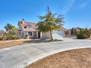 13927 Ivanpah Rd, Apple Valley, CA 92307