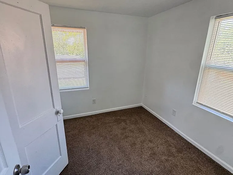 10422 Dove Ave — Photo 12