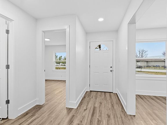 4th image of 4705 Allisonville Rd