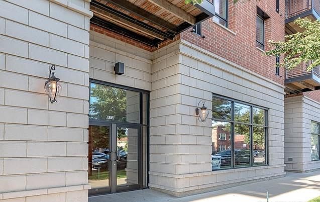 1st image of 974 W 35th Pl #402