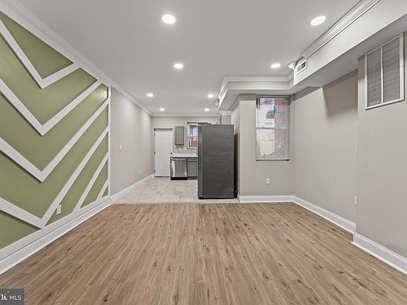 5th image of 2560 Robb St