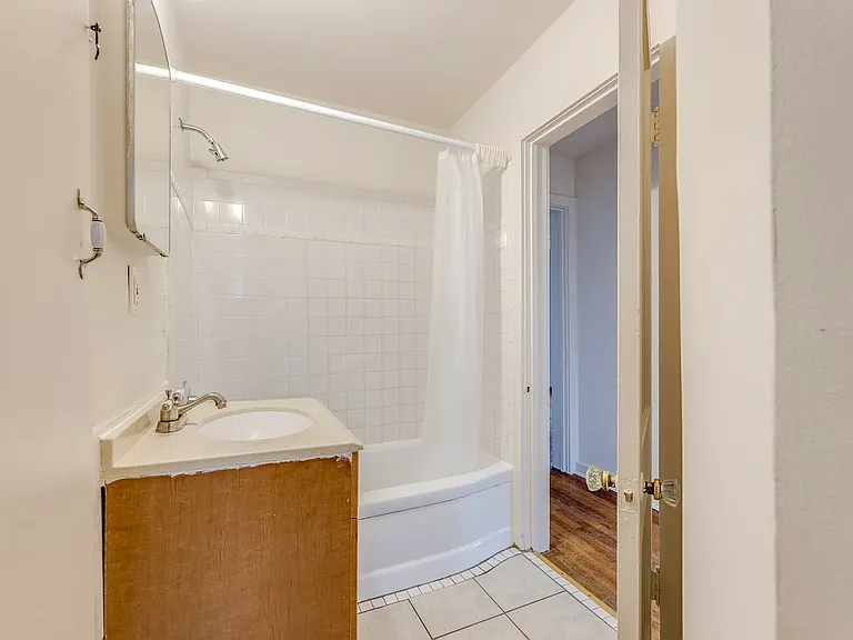 2430 Military St #4 — Photo 12