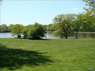 100-acre park w dog-run