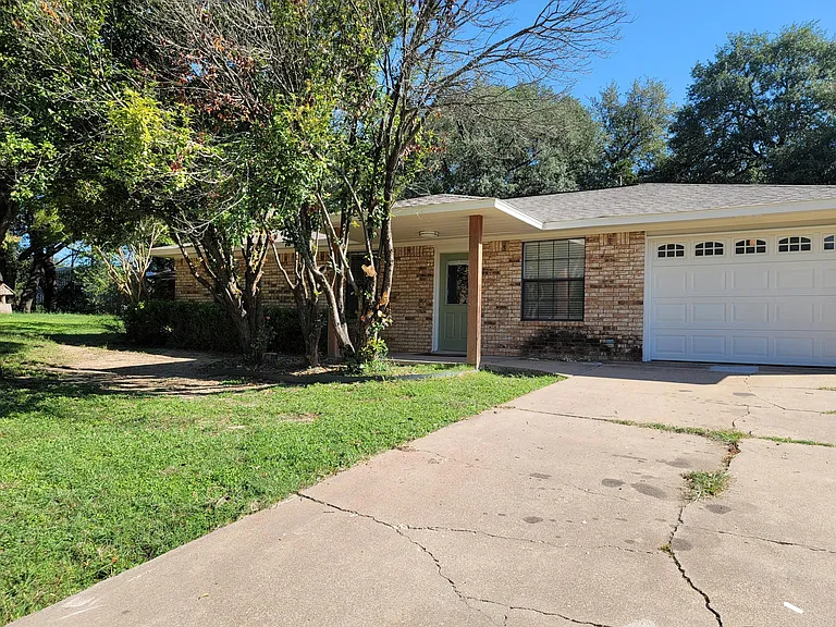 1701 Saddle Rd — Photo 2