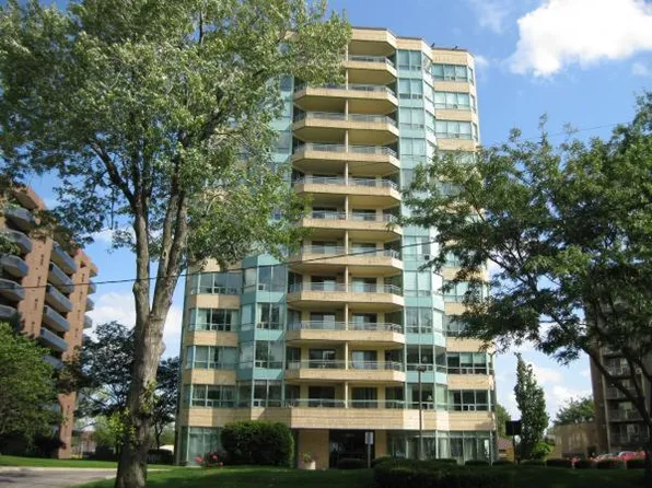 3601 Riverside Dr E #706, Windsor, ON N8Y 4Y2