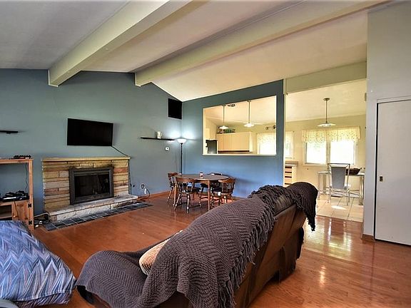 4th image of 6822 Hawthorne Dr