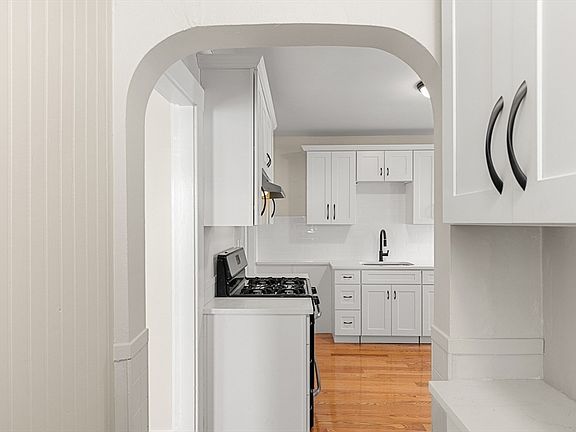 2nd image of 79 Nelson St APT 1