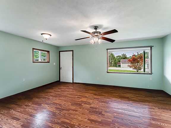 3rd image of 415 Terrace Dr