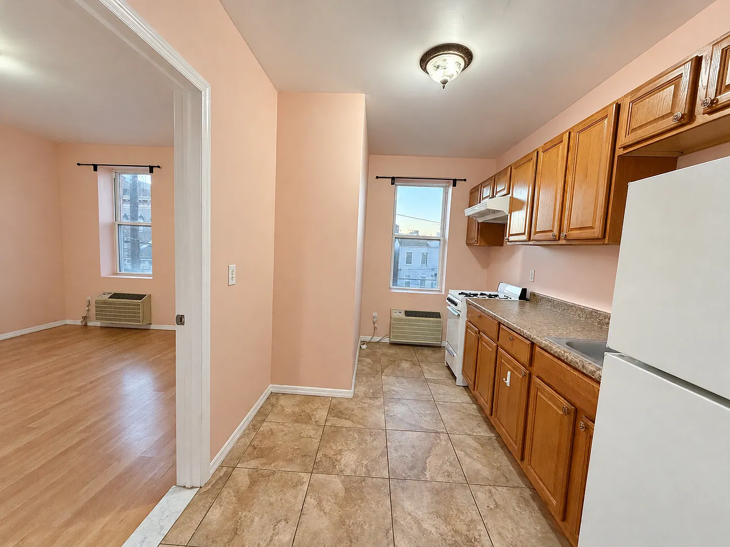 Studio, 600 sqft, $1,695 — Photo 2