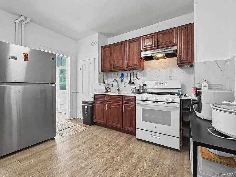 63 Fowler St — Photo 3